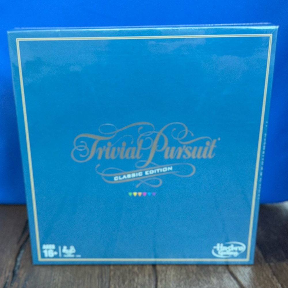 NEW Hasbro Trivial Pursuit Classic Edition - Blue and Gold - Picture 2 of 4